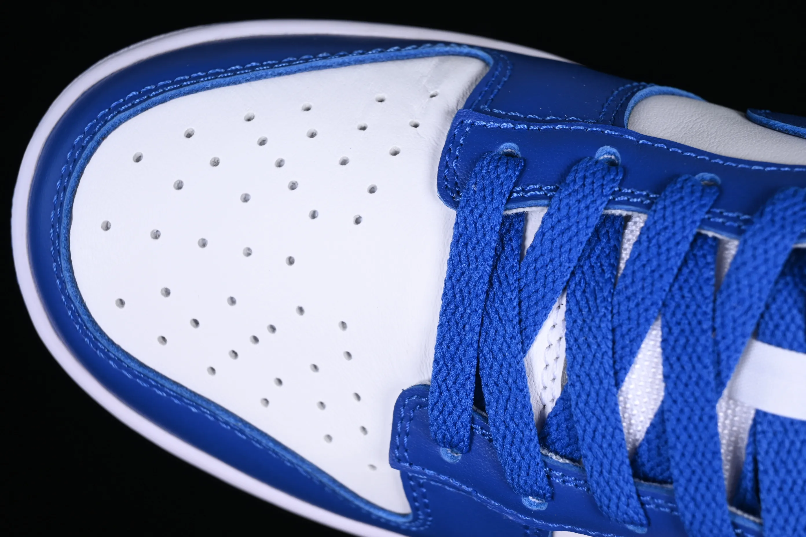 All Categories Nk SB Dunk Series Nk SB Dunk Low Low-top Sneakers Nk SB Dunk Low Pro "Kentucky" White and Blue University of Kentucky SB Smashing Backboard Fashion Casual Sneakers CU1726-100